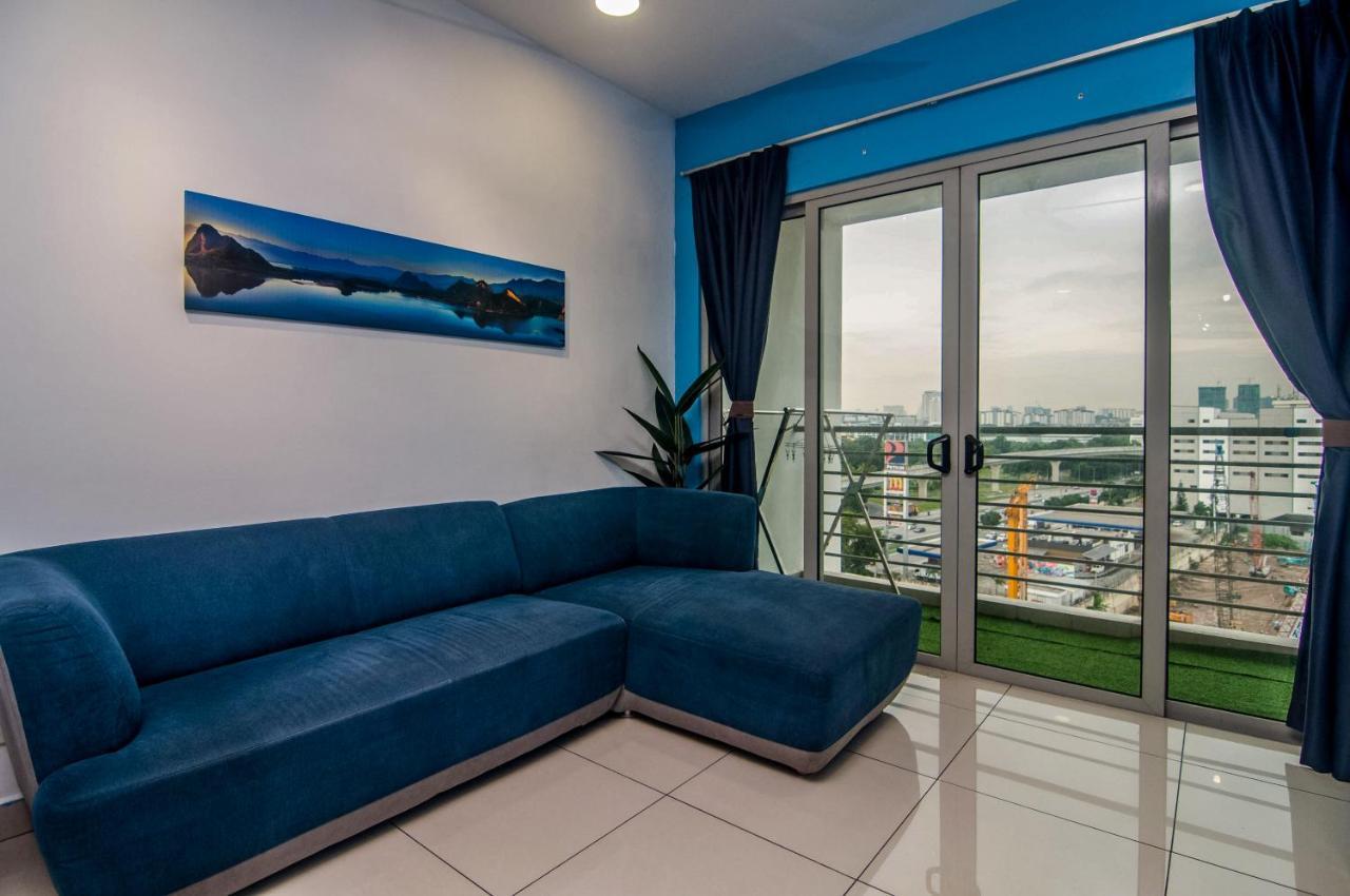 Flora Residence One South By Idealhub Seri Kembangan Exterior photo